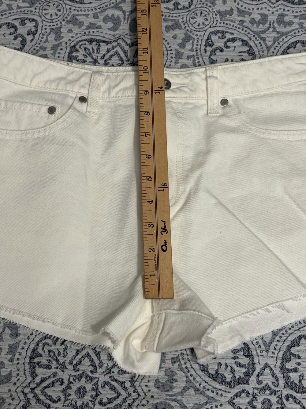 PINK Victoria's Secret White Mid-Rise Cutoff Jean Shorts 8 NWT - Picture 6 of 9